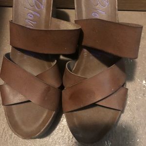 Blowfish brown wedge